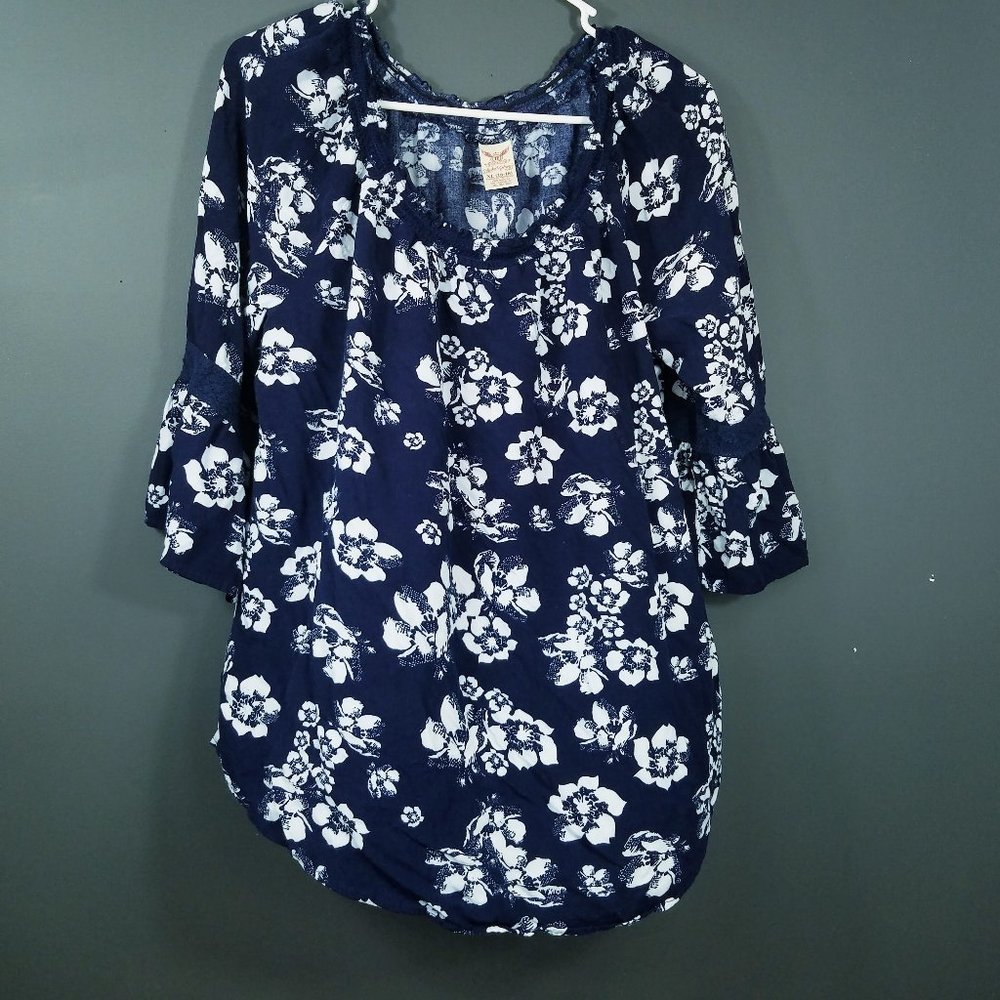 FADED GLORY Blue and White Top